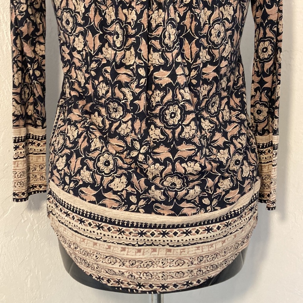 Lucky Brand Women’s Small Long Sleeve V-neck Shirt - Picture 9 of 13